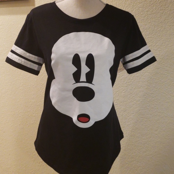 Disney Tops - Disney  Mickey  Mouse NWT  tee Sz M